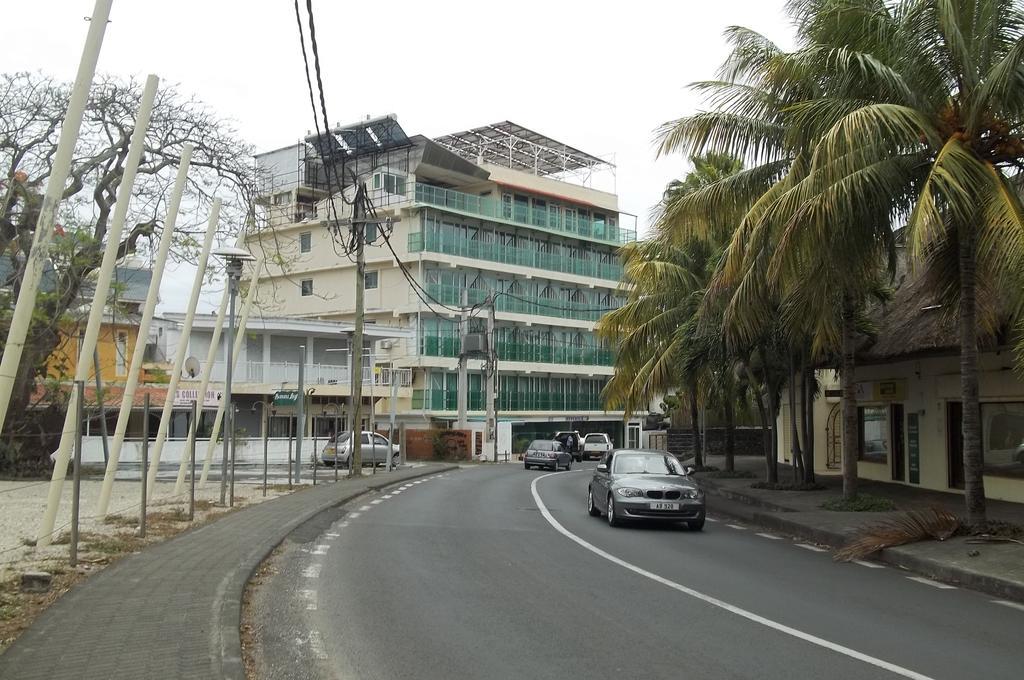 Hypertek Hotel Grand Baie Exterior foto